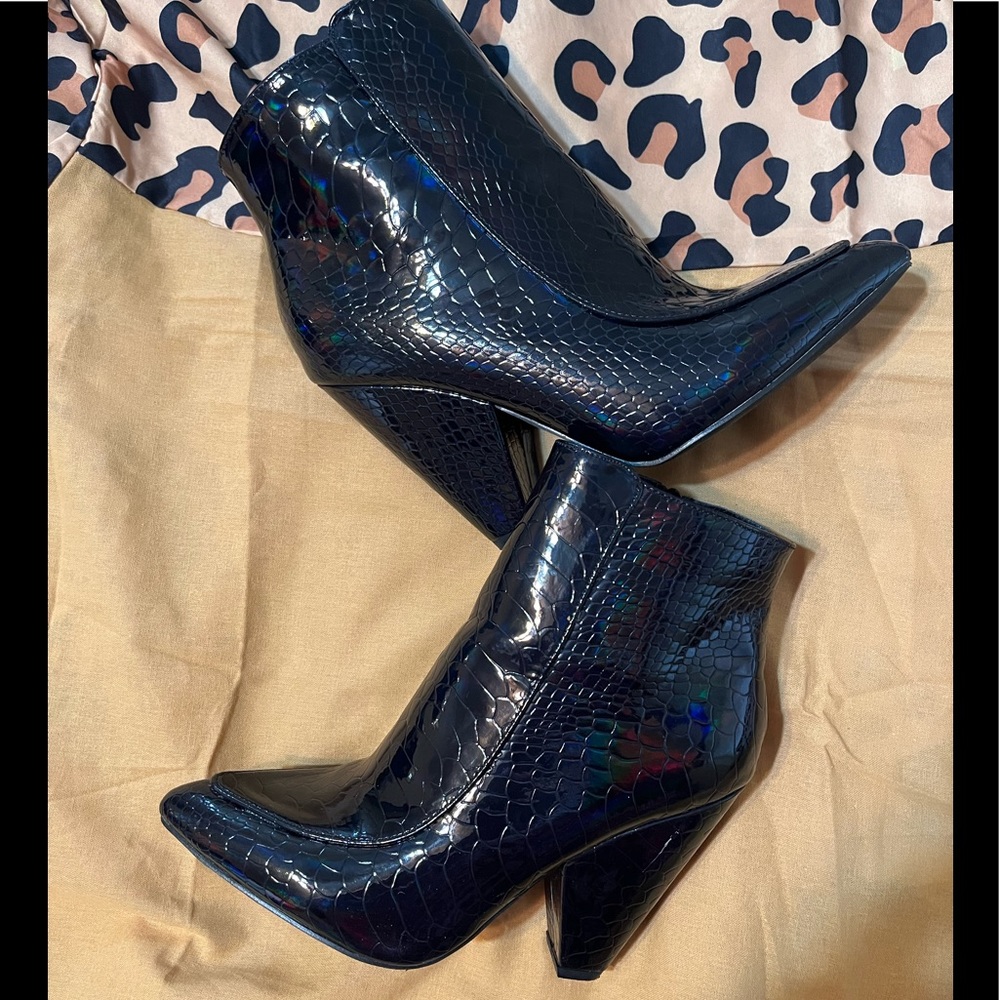 Gorgeous Reptile Print Wedge
